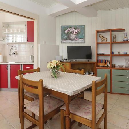 2 Bedroom Stunning Apartment In Kastel Kambelovac Kaštela Kültér fotó