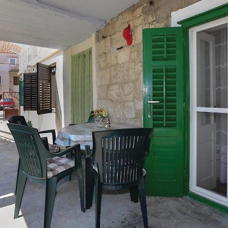 2 Bedroom Stunning Apartment In Kastel Kambelovac Kaštela Kültér fotó
