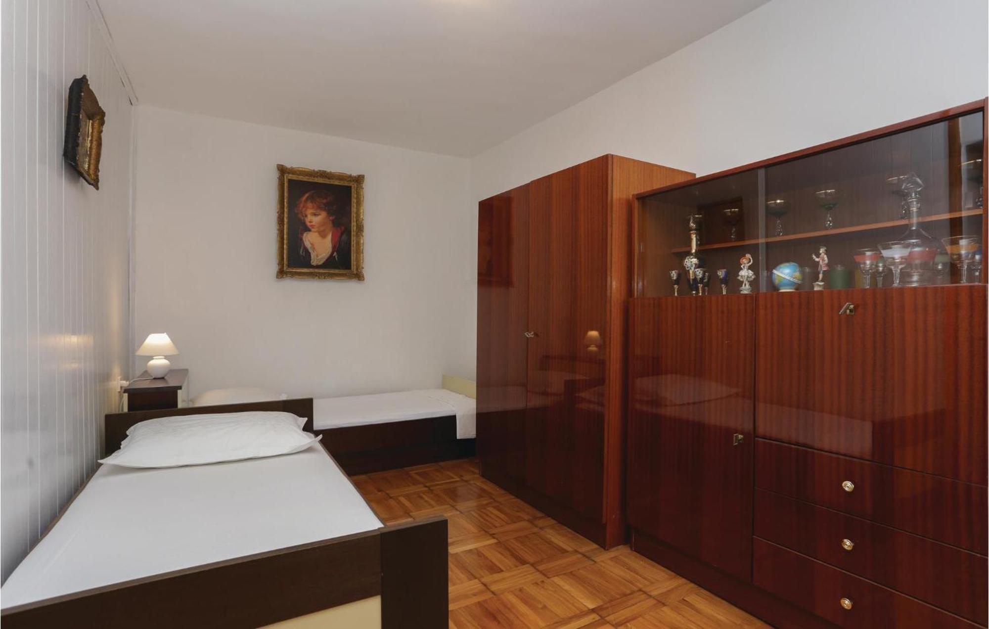 2 Bedroom Stunning Apartment In Kastel Kambelovac Kaštela Kültér fotó