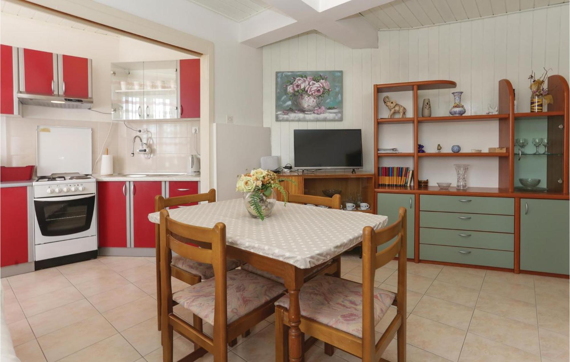 2 Bedroom Stunning Apartment In Kastel Kambelovac Kaštela Kültér fotó