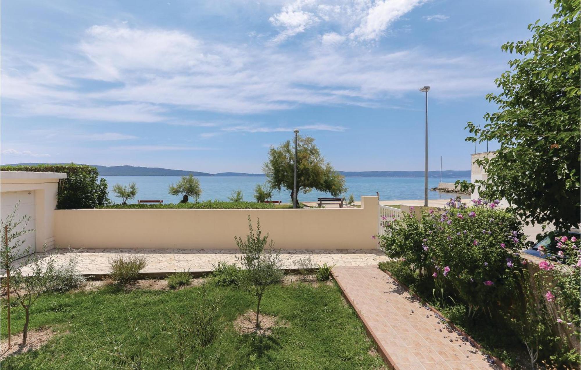 2 Bedroom Stunning Apartment In Kastel Kambelovac Kaštela Kültér fotó