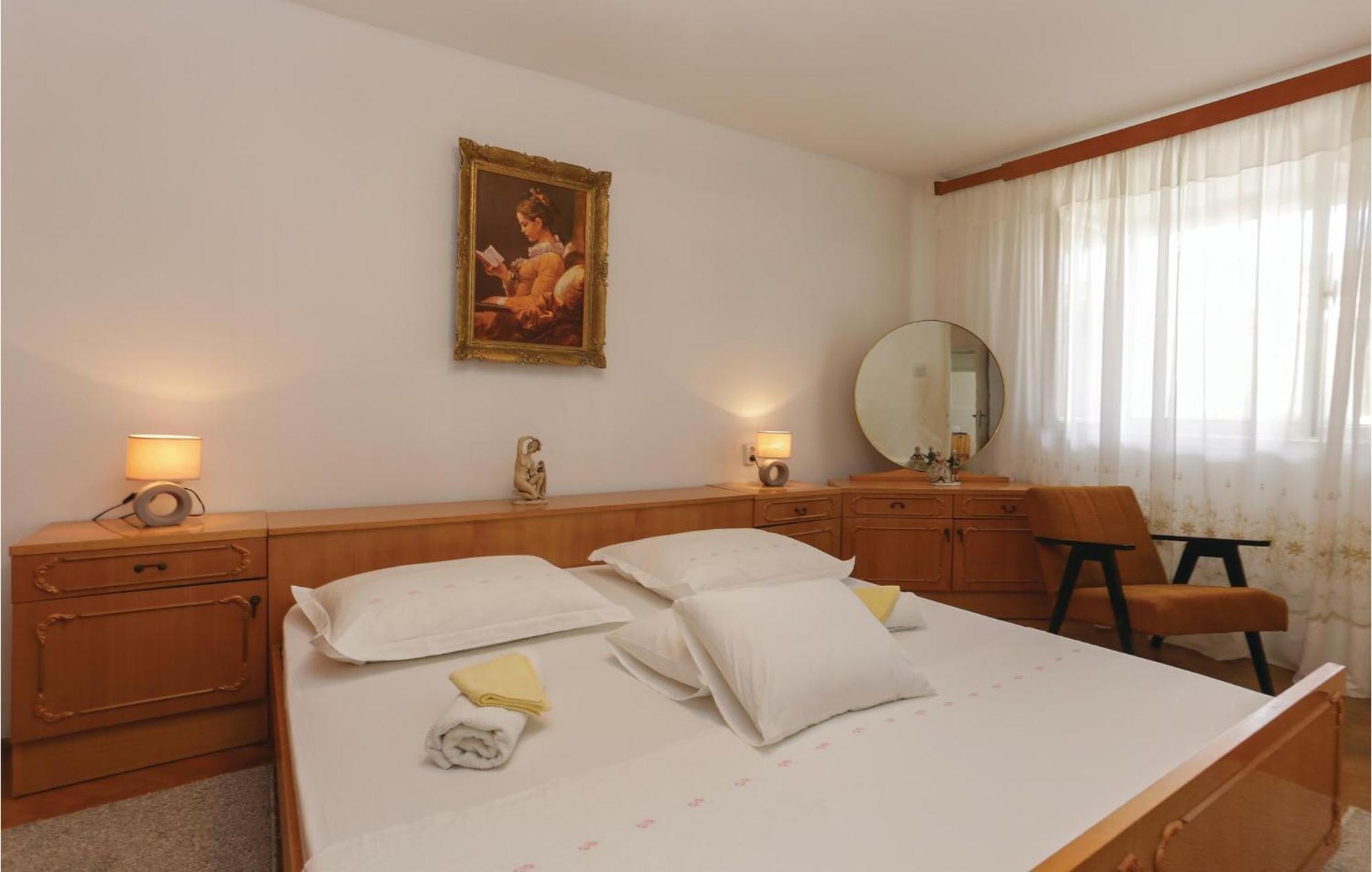 2 Bedroom Stunning Apartment In Kastel Kambelovac Kaštela Kültér fotó