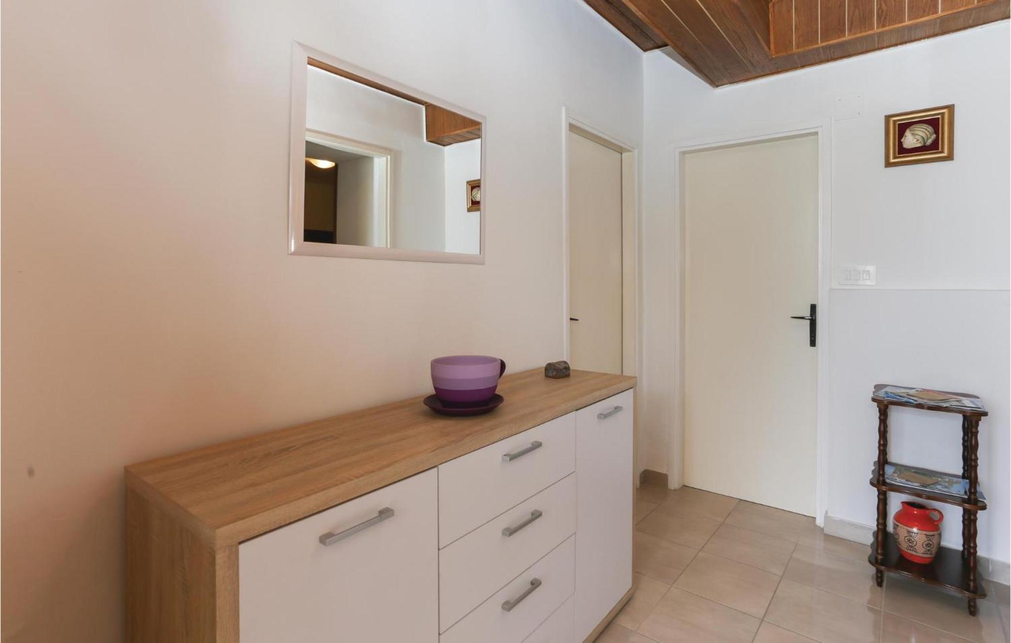 2 Bedroom Stunning Apartment In Kastel Kambelovac Kaštela Kültér fotó