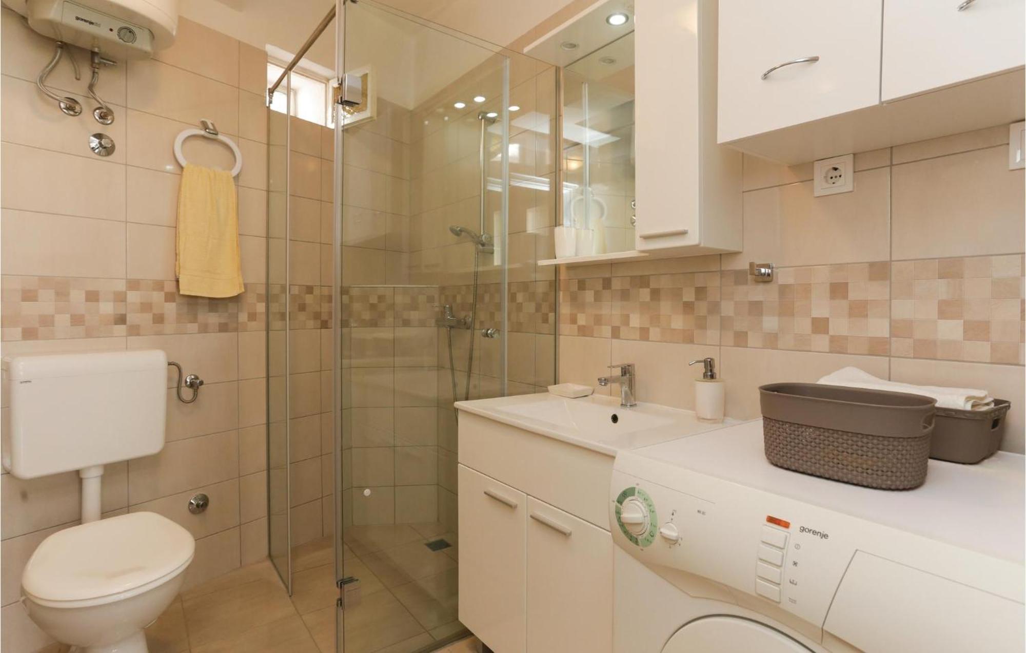 2 Bedroom Stunning Apartment In Kastel Kambelovac Kaštela Kültér fotó