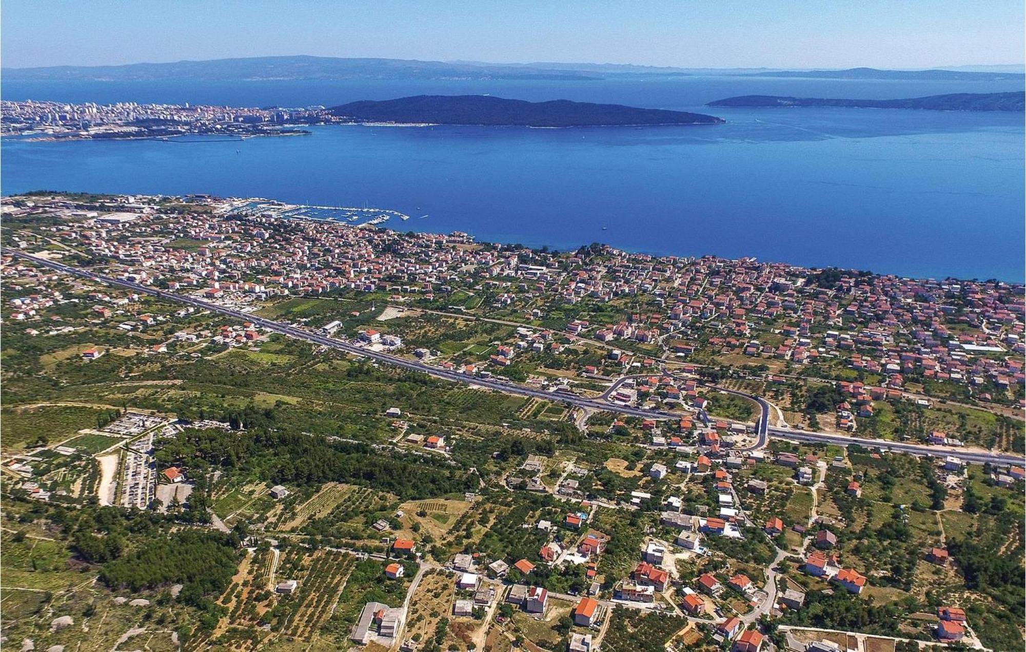 2 Bedroom Stunning Apartment In Kastel Kambelovac Kaštela Kültér fotó