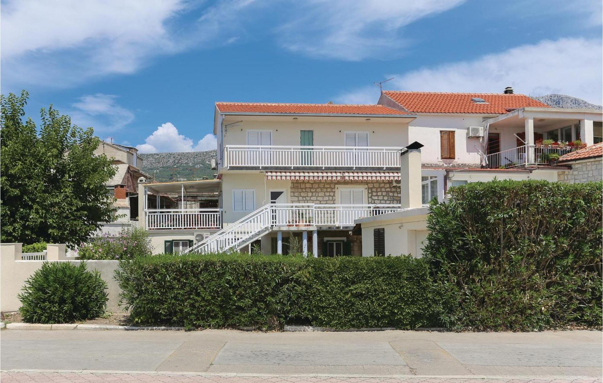 2 Bedroom Stunning Apartment In Kastel Kambelovac Kaštela Kültér fotó